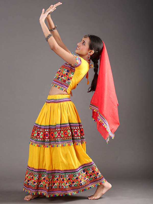 ladies garba dress Girls Traditional Gujarati Garba Dandiya Dance Costume (Chaniya, Choli The Dance Bible